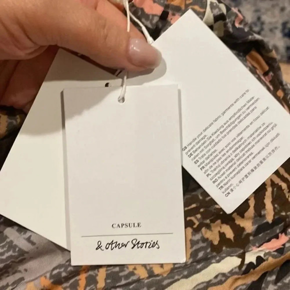 - Capsule &Other Stories turtleneck geometric print blouse - Picture 6 of 13